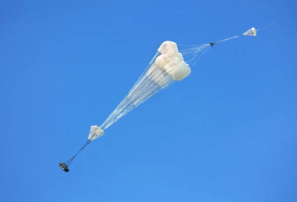 Dropping Airborne Combat Vehicle Using Military Parachute System — Stock Photo, Image