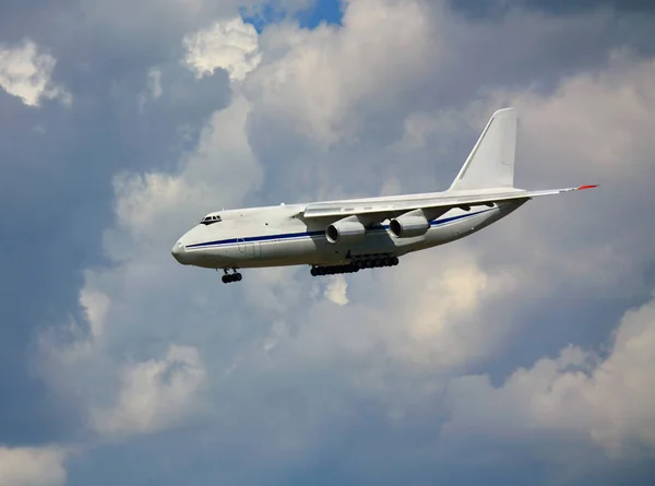 Zware Lange Afstands Transportvliegtuigen 124 Ruslan Tijdens Vlucht — Stockfoto