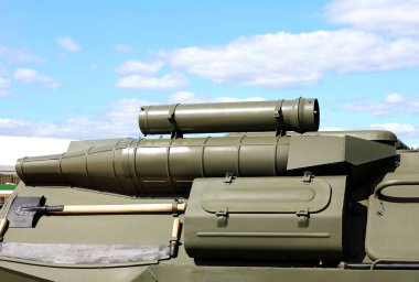 Teknik cihazlar ile piyade ulaşım için zırhlı aracın arka