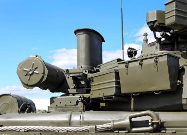 Kapları yedek parça ve tank ekipmanları ile bir dizi taşımak