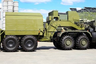 Platform çok aks üzerinde kargo konteyner ile traktör tekerlekli 