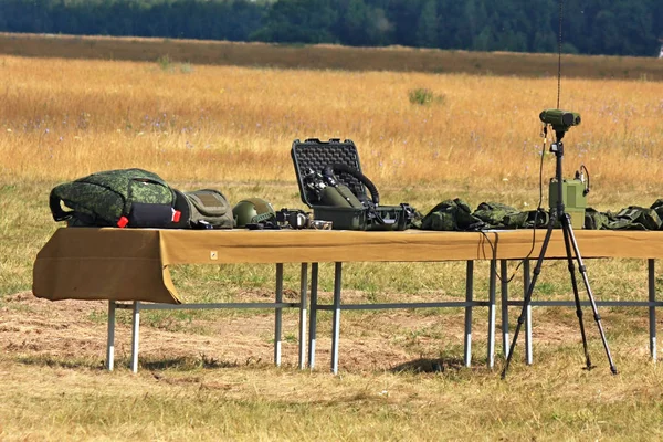 Imilitary 機器と携帯用監視装置およびロシア空挺軍の通信の要素 — ストック写真