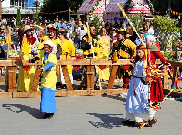 Μόσχα Αυγούστου Χορός Των Κοριτσιών Παλιά Ώρα Παραδοσιακή Ρωσική Ρούχα — Φωτογραφία Αρχείου