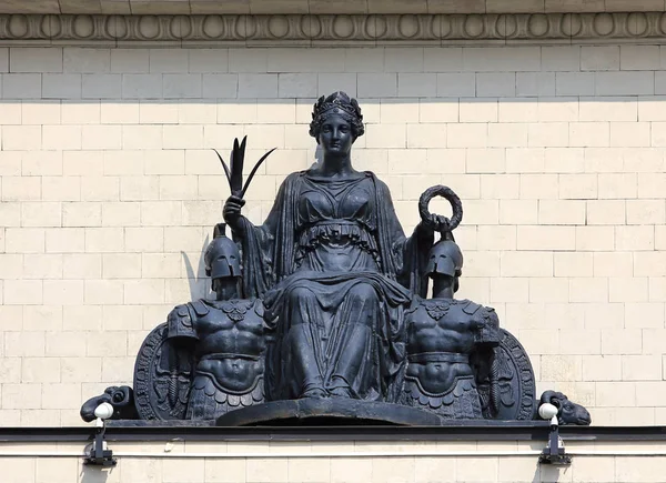 Statue of Victory in the Empire style — Stock Photo, Image