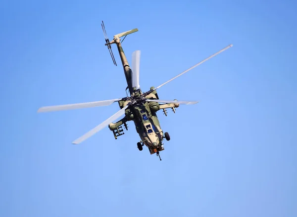 Combat helicopter in flight — Stock Photo, Image