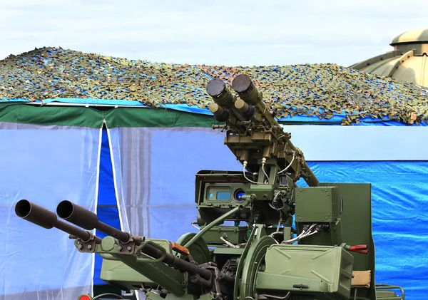 Ракетно-артиллерийский зенитный орудие — стоковое фото