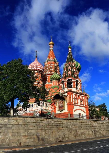 Vista mattutina di St. Cattedrale di Basilio a Mosca — Foto Stock