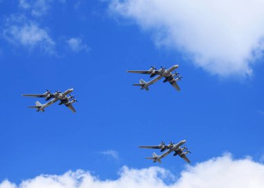 Rus bombardıman uçakları