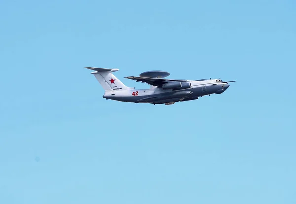 Russisches Militärflugzeug im Flug — Stockfoto