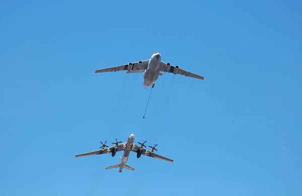 Üzemanyag-utántöltés művelet az Air Force által — Stock Fotó