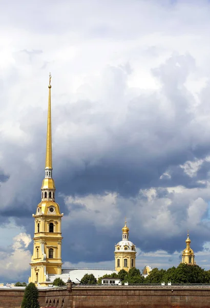 Complesso architettonico in stile barocco di San Pietroburgo — Foto Stock