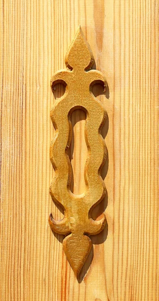 Aplicación de madera sobre un corte de madera — Foto de Stock