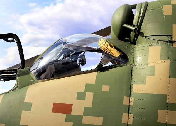Combat helicopter cockpit