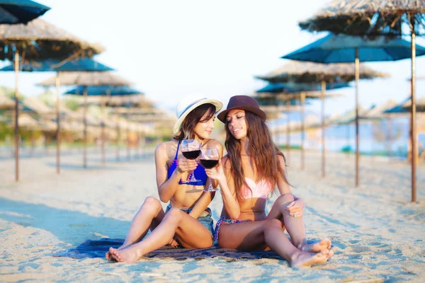 Two Sexy Girls Drinking Wine Having Fun Beach Sunset — Stock Photo, Image