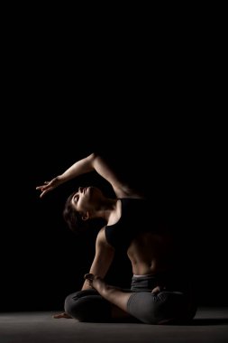 shadow Yoga poz güzel beyaz kız