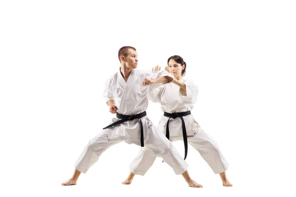 Karate Flicka Och Pojke Kämpar Mot Vit Bakgrund — Stockfoto