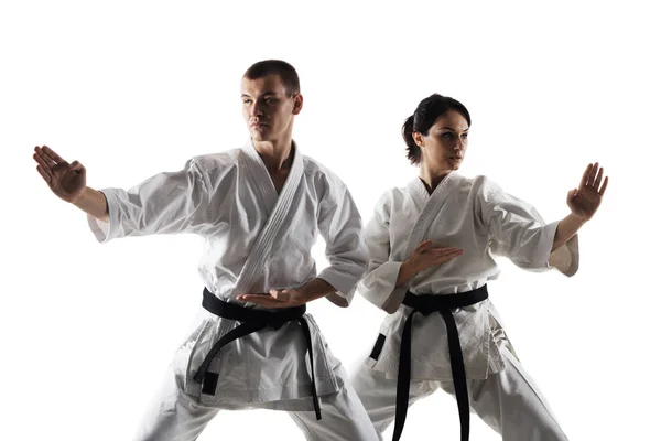 Karate Flicka Och Pojke Poserar Mot Vit Bakgrund — Stockfoto