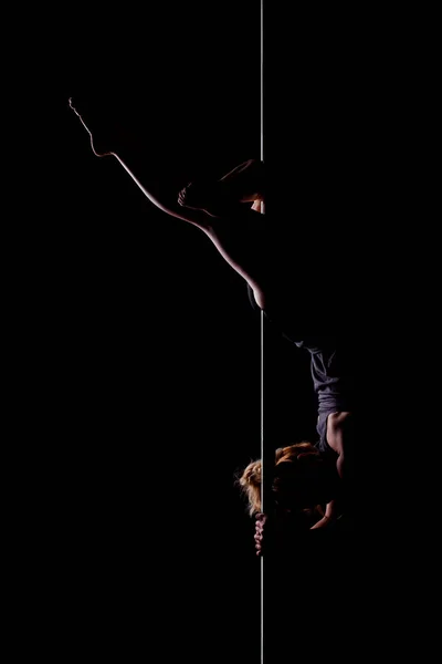 Pole dance menina lado iluminado — Fotografia de Stock