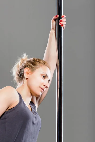 Pole dance meisje, pole fitness — Stockfoto