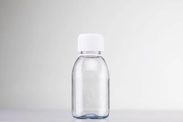 Bottiglia di plastica vuota — Foto Stock