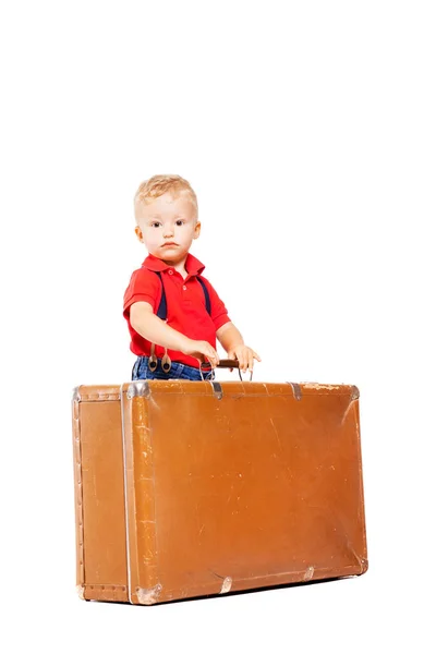 Petit enfant avec grande valise vintage — Photo