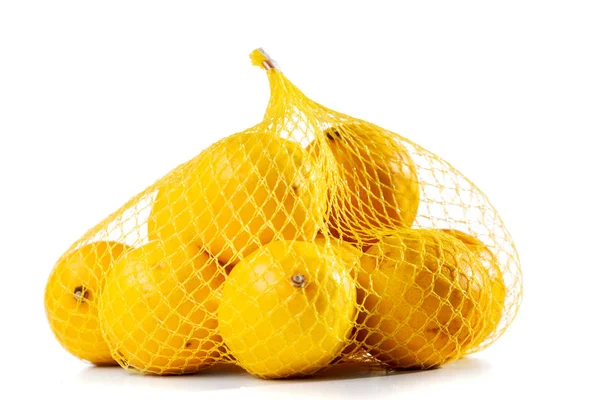 网袋中的柠檬 — 图库照片
