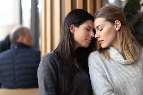 Two Lovely Girls Cafe Enjoyng Each Others Company Eyes Closed — Stock Photo, Image