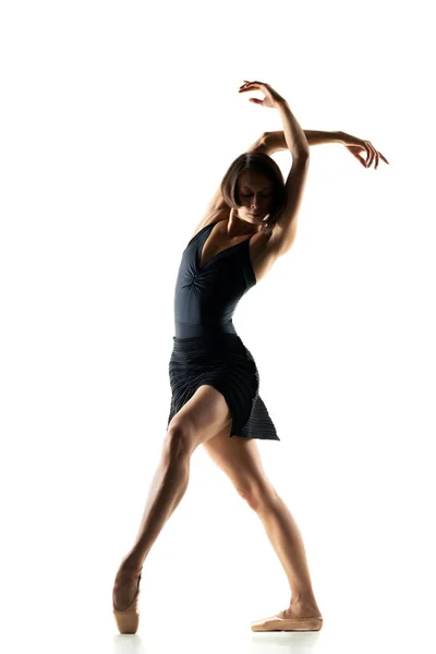 Dançarina Balé Posando Fundo Branco — Fotografia de Stock