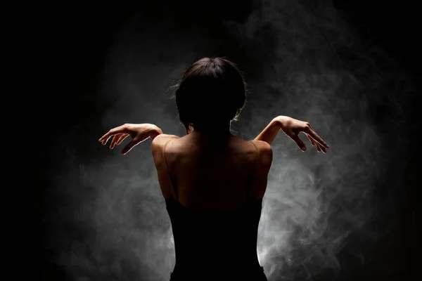 Demi Silhouette Danseuse Ballet Moderne Posant Sur Fond Sombre Avec — Photo