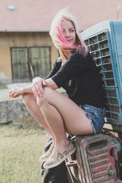 Mujer Moda Descansando Aire Libre — Foto de Stock