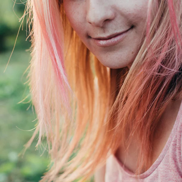 Extrémní Zblízka Portrét Ženy Růžové Vlasy — Stock fotografie