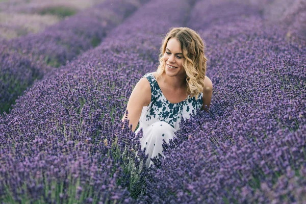 Fleuriste Femme Cueillette Des Fleurs Lavande — Photo