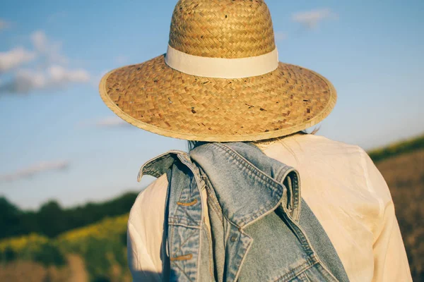 Donna Con Cappello Paglia — Foto Stock