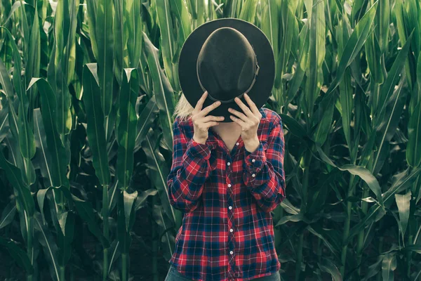 Agricoltrice Campo Mais — Foto Stock