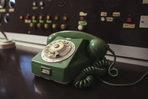 Старый Рабочий Стол Винтажным Телефоном — стоковое фото