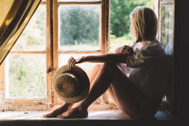 Pencere rahat kadın