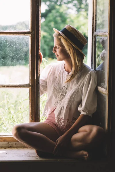 Woman Looking Window — Stock Photo, Image