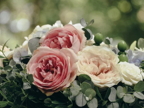 Bouquet Sposa Vicino Sfondo Bokeh — Foto Stock