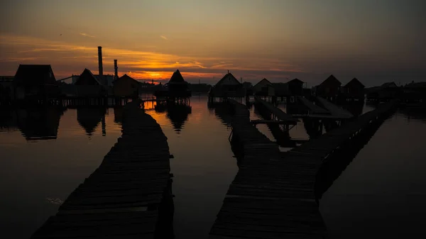 Village Flottant Dessus Lac Coucher Soleil Bokod Hongrie — Photo