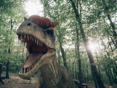 Dinozor ormandaki. Soyu tükenmiş hayvan.