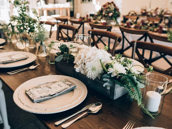 Hochzeitsschmuck Tisch Bei Hochzeit Gedeckt — Stockfoto