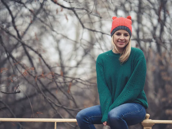 Szczęśliwa Kobieta Okresie Zimowym — Zdjęcie stockowe
