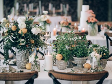 Düğün mekanında düğün dekorasyonu