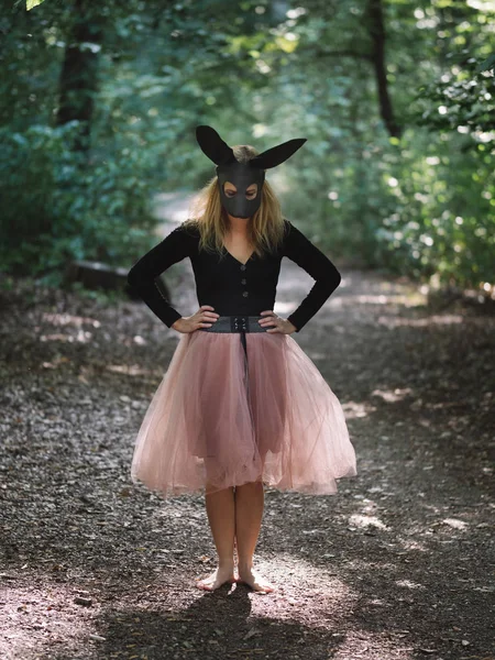 Kaninchen Stellte Sich Frau Wald — Stockfoto