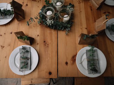 Düğün dekorasyonu. Doğal stili olan düğün mekanı.