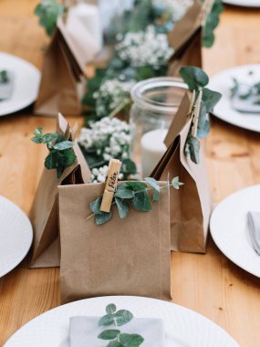 Düğün dekorasyonu. Doğal stili olan düğün mekanı.