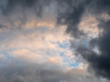 Gökyüzündeki bulutlar