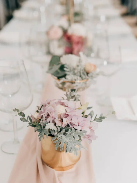 Hochzeitstisch Gedeckt — Stockfoto