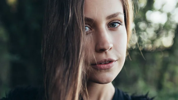 Retrato Uma Menina Adolescente — Fotografia de Stock