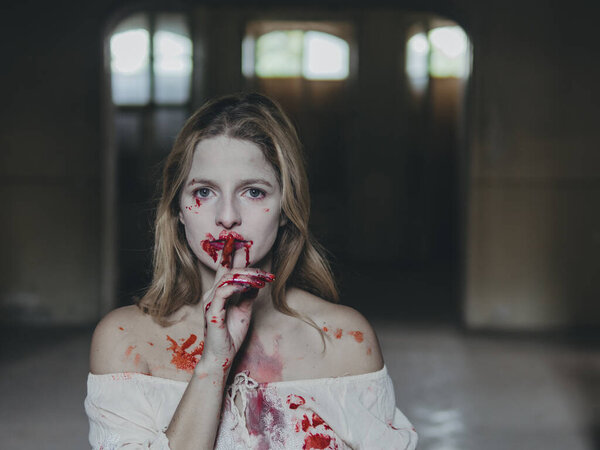 Чёртова женщина молчит.